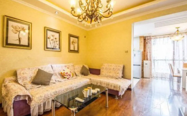 Swan Apartment