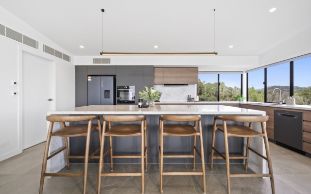 Scenic House With Private Yard & BBQ Area