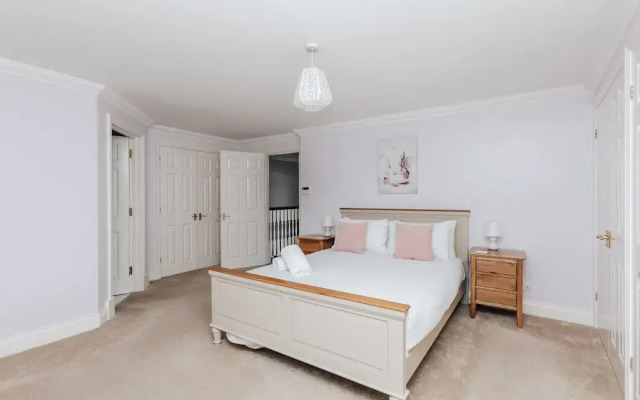 Olive Tale - From 225 Per Night