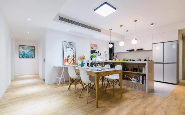Henry's Apartment- Xujiahui Road