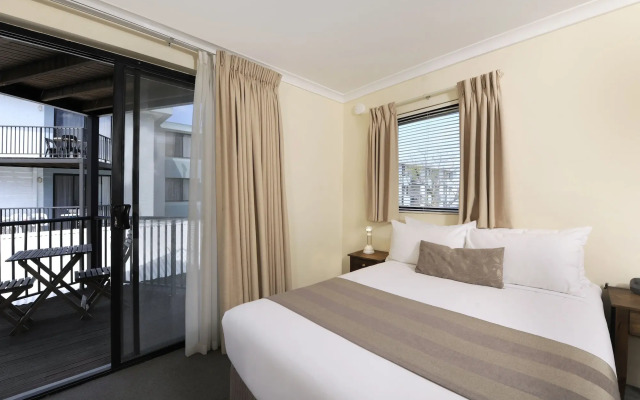 Lodestar Waterside Apartments