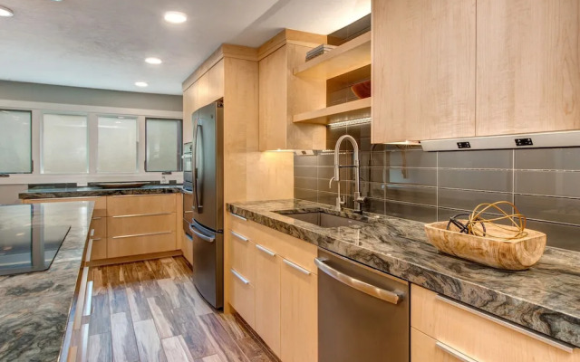 Park Avenue Upgraded 3 Bedroom Condominiums