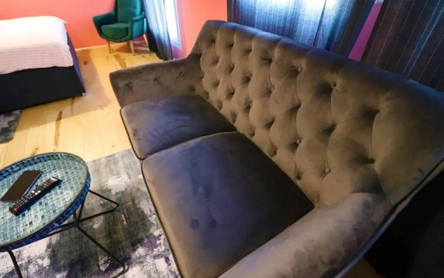 Room Emma,between bus and train station,Netflix,speed Wi-Fi