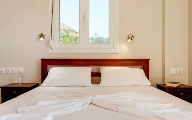 Seaview Studio, 3 Pers Panoramic Seaview in Beautiful Setting, West From Chania