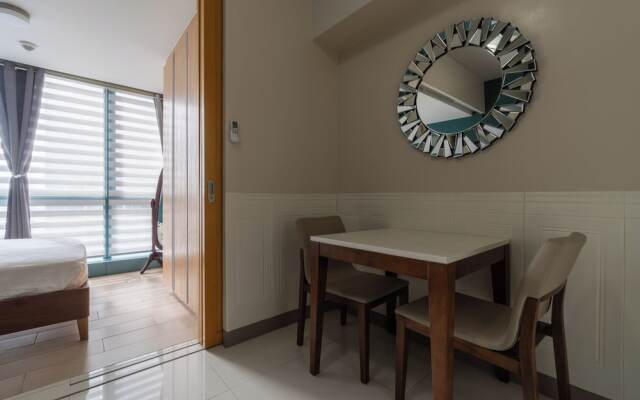 Luxury Upscale Retreat in Uptown Bgc, Metro Manila