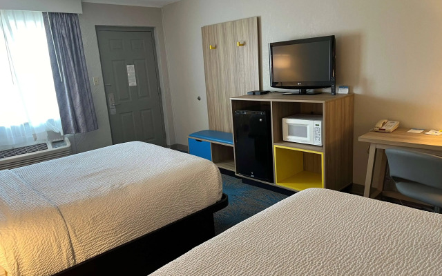 Days Inn by Wyndham Hays