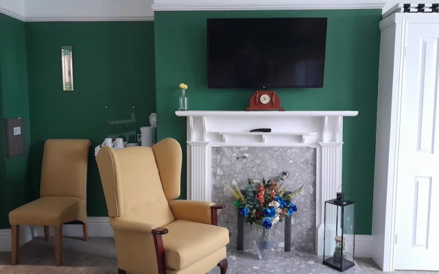 Crescent Lodge Guest House