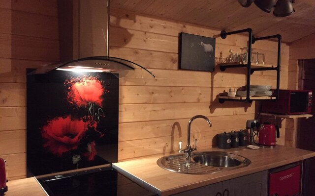 Cosy 1-bed Farm Stay Cabin