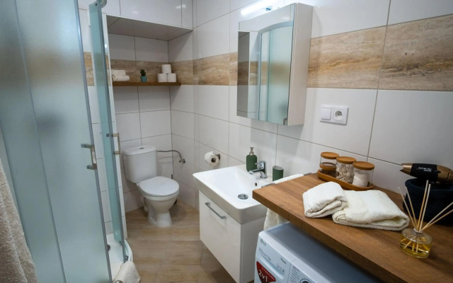 ⭑ Comfy VIP studio in the center with Netflix