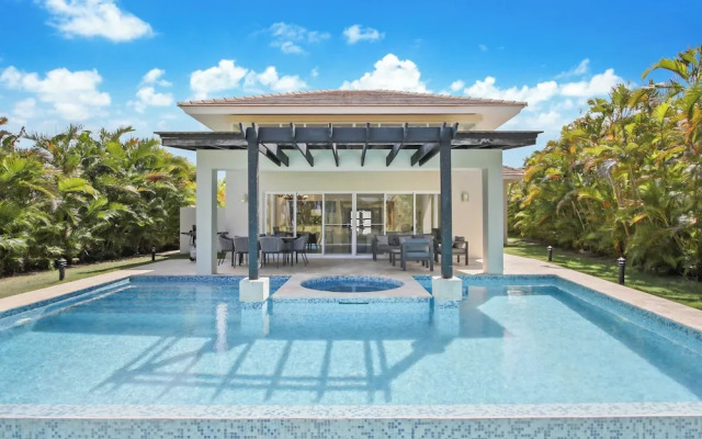 Golf Villa in Bavaro - Pool, Jacuzzi, Staff