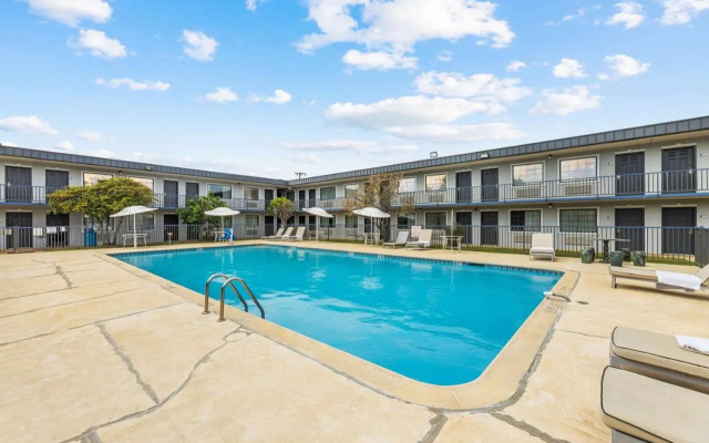 Best Western Mid-Cities Inn