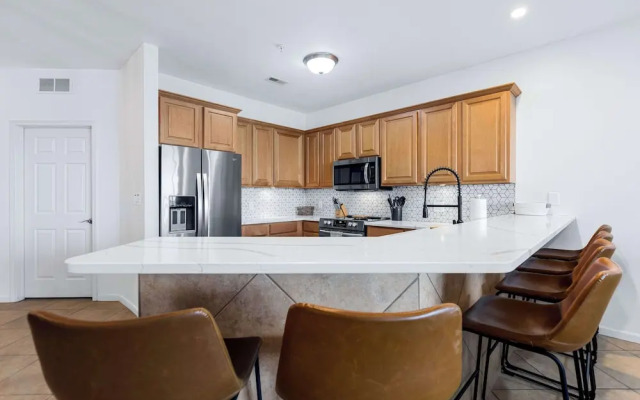 Panoramic Sunset Escape Waterfront Condo for 7!