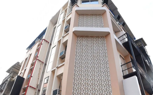 OYO 9818 Hotel Diamond Plaza