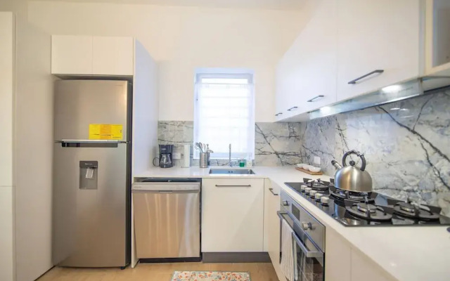 Caribbean Breeze - 2BR Apartment Close to Beach!