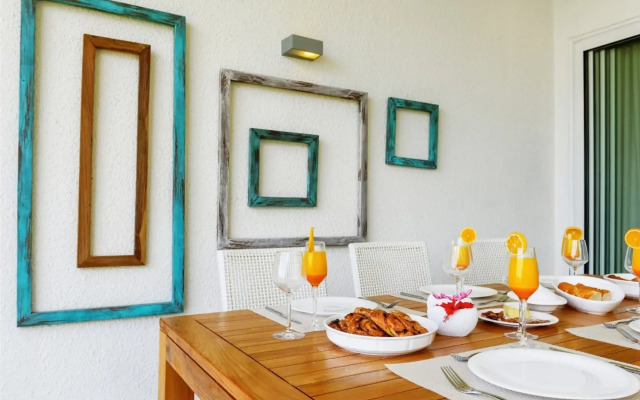 Myra Seafront Suites with Lov