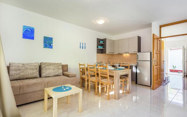 Charming Home With Swimming Pool and Beautiful Covered Terrace