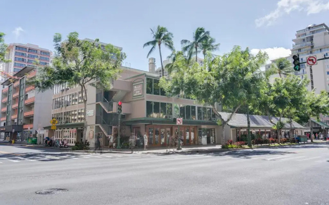 Kuhio Banyan Club