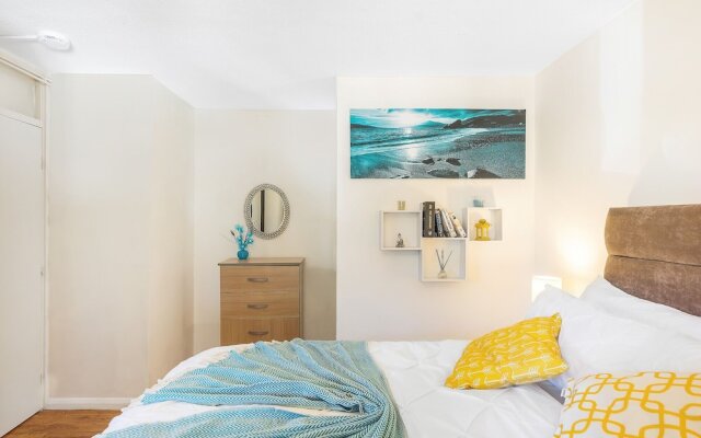 Canton Street - Deluxe Guest Room 2