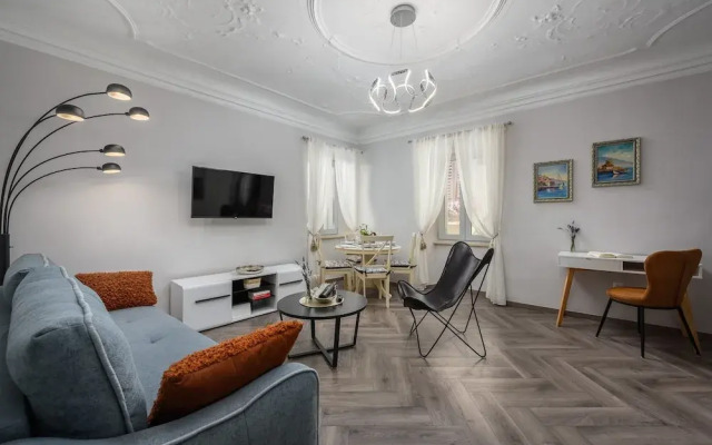 Modern Apartment in City Center
