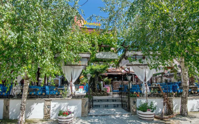 Vromos Guest House