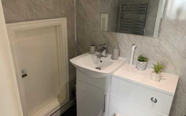 One Bedroom Apartment With En-suite & Patio