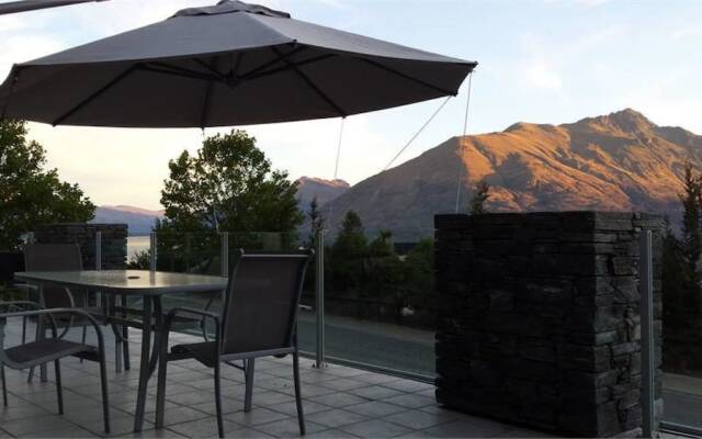 Lake Wakatipu Views