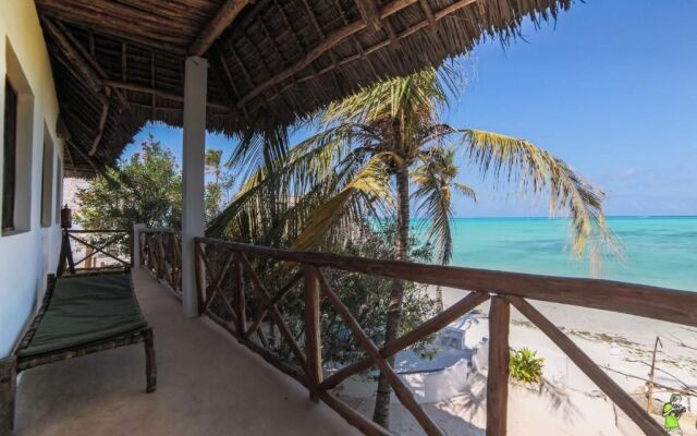 Red Monkey Beach Lodge