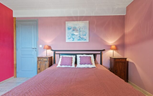 Charming Holiday Home in Saint-beauzire Near Forest