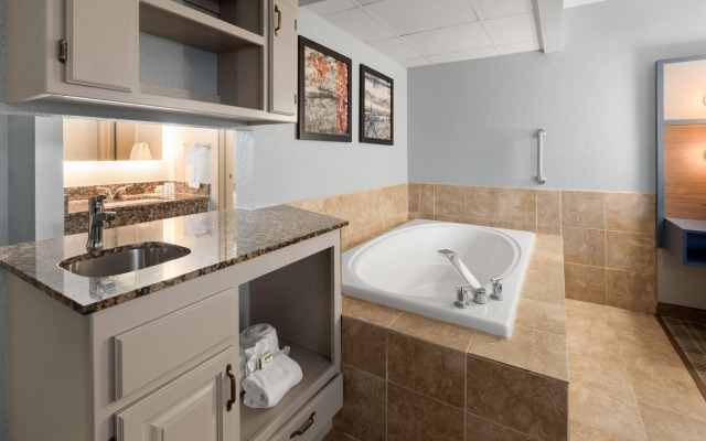 AmericInn by Wyndham Chippewa Falls
