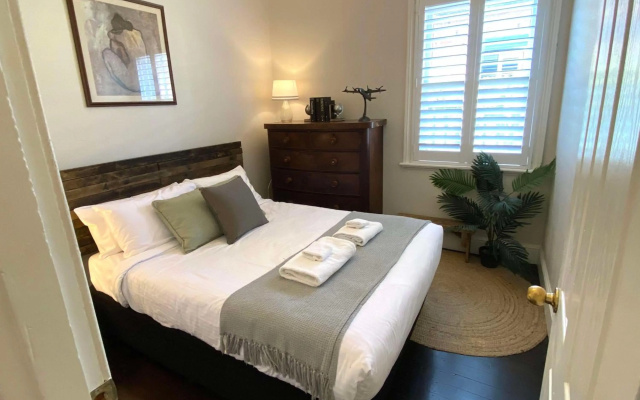 YSG The Edward Townhouse 151 - Walk To Town – Guest Rooms – Orange