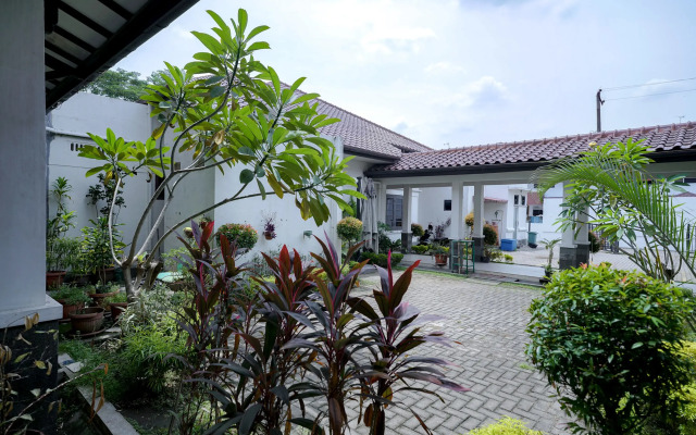 RedDoorz @ Avros Guest House Medan
