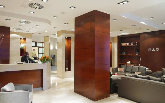 LATROUPE Grand Place Hostel