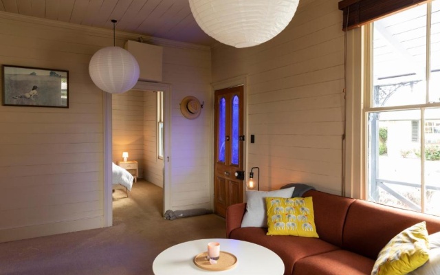 Iona Cottage - Akaroa Holiday Home – Guest Rooms – Akaroa