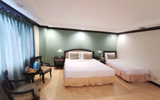 Tagaytay Country Hotel