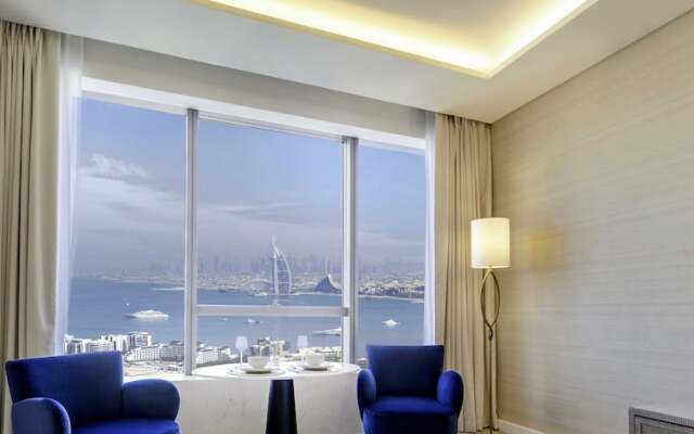 LUX  Iconic Views at Palm Tower Studio 2