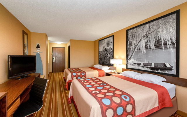 Super 8 by Wyndham Salina I-70