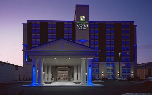 Holiday Inn Express & Suites Chatham South, an IHG Hotel