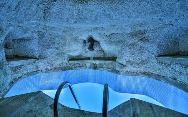 Sah Saray Cave Suites Halal Hotel