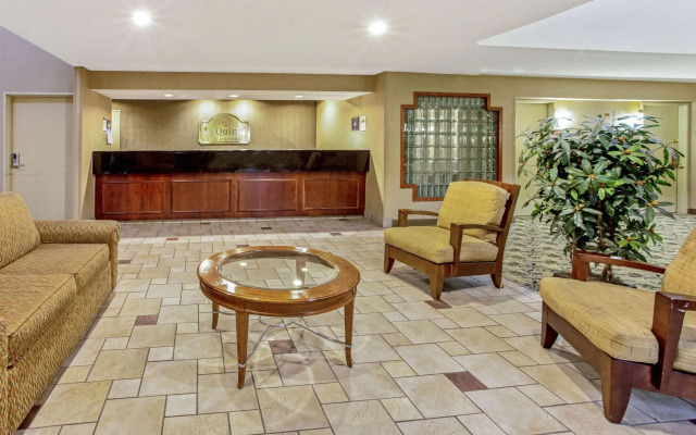 La Quinta Inn & Suites by Wyndham Appleton College Avenue