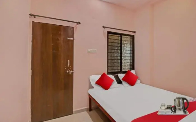 Flagship 90881 R K Guest House