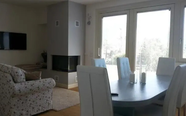 Villa con piscina e campo da tennis