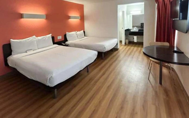 Motel 6 Riverside, CA - South