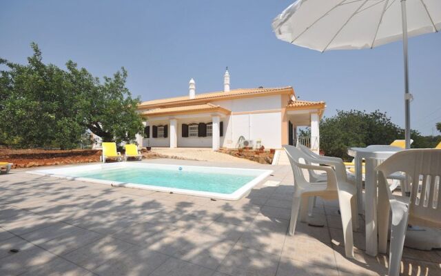Large Country Villa With Private Pool, Vilamoura