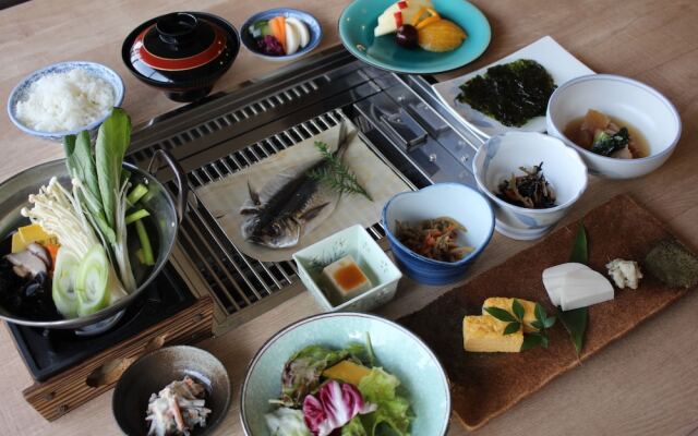 Yakiniku to Kaisen no Yado Raku