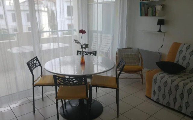 studio idéal couple 2 enfants, bien situé, calme