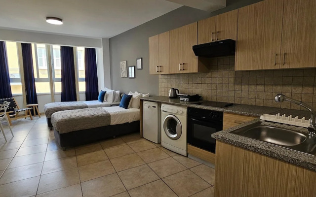 Phaedrus Living: Hoopoe Residencies 105