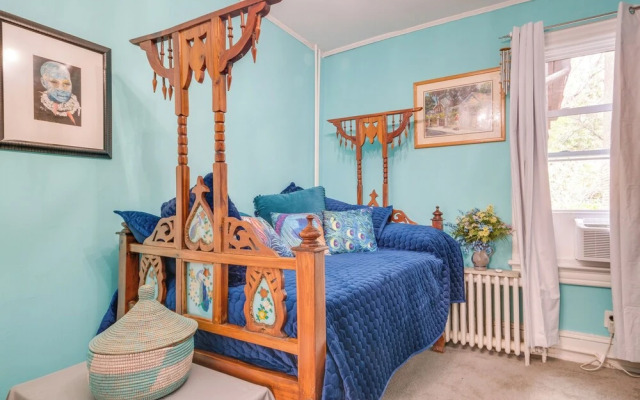 Historic Georgetown Townhome: Walkable Location!