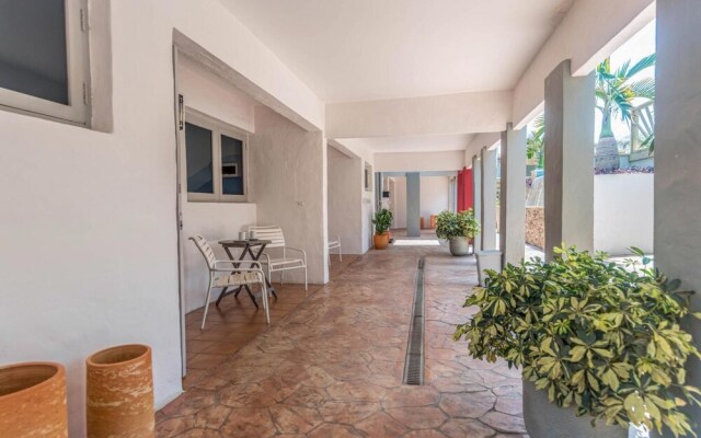 2BR 1BA Ground Level in the Heart of Aruba Pool