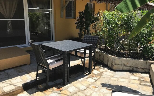 Wonderful Poolside Bungalow Perfect for 2 People