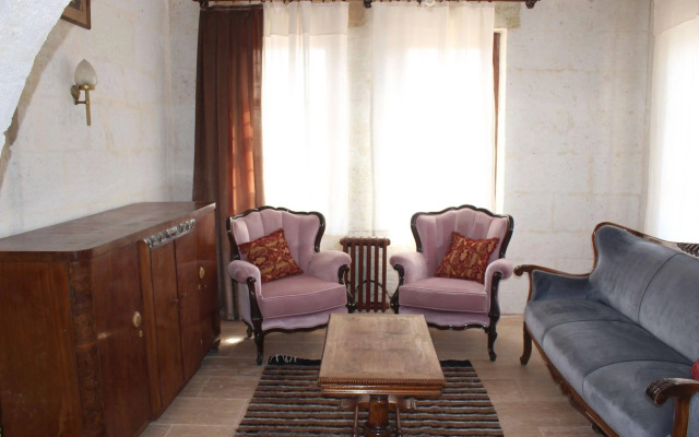 Eagle Cave Inn
